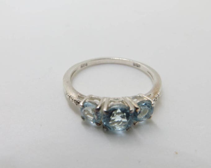 Sterling Blue Topaz Ring, Three Round Stones in Raised Prong Setting, Vintage Gemstone Jewelry, Size 6.5