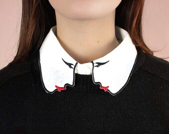Faux shirt collar face with red lips / Malicieuse accessories 