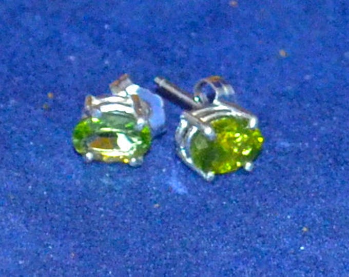 Peridot Earrings, 7x5mm Oval, Natural, Set in Sterling Silver E1033