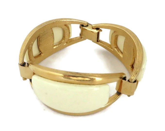 ON SALE! Vintage Cream and Gold Tone Link Bracelet, Lucite and Metal Bracelet