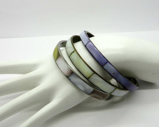 Mother of Pearl Bracelet Set, Vintage MOP Inlay Bangle Trio, Dyed Pastel Mother of Pearl Bangles