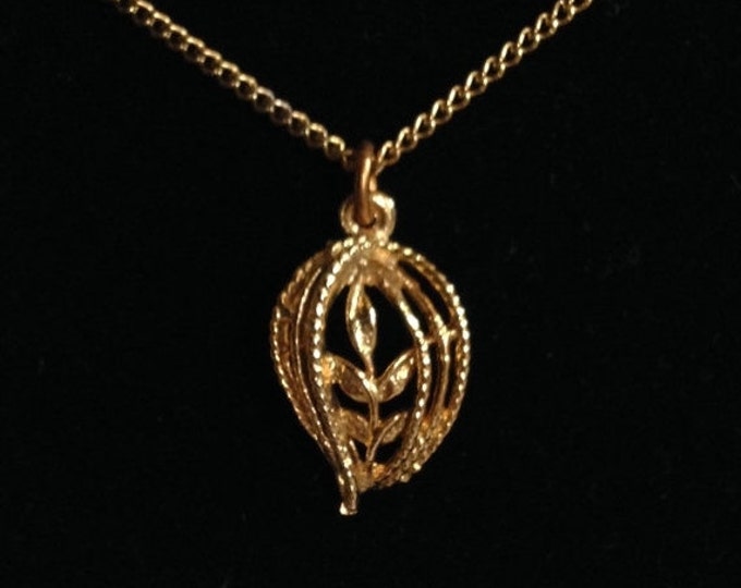 Storewide 25% Off SALE Vintage Open Gold Tone Woven Floral Leaf Pendant With Matching Necklace Featuring Braided Style Chain Necklace