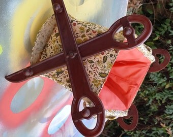 Unique 70s Sewing Basket with Scissors Hinges, Vintage Yarn Basket, Vintage Sewing, Unique Gift, 70s Yarn Basket, Knitting Basket