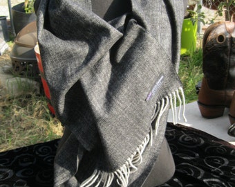 Scotish Cashmere Scarf, Herringbone weave, grey with white fringe