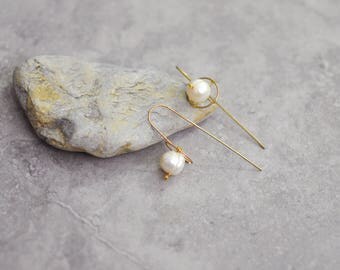 Baroque pearl earrings, gold threader earrings, minimalist earrings, wire earrings, boho earrings, hippie earrings, bridesmaid earrings gift