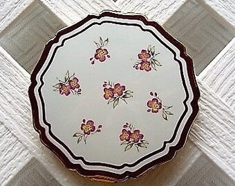 Floral Ladies Compact by Stratton ... Vintage, Made in England, Ready to Use -- Gift Idea