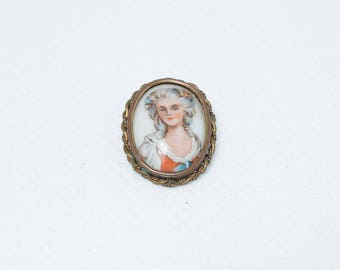 Porcelain pin