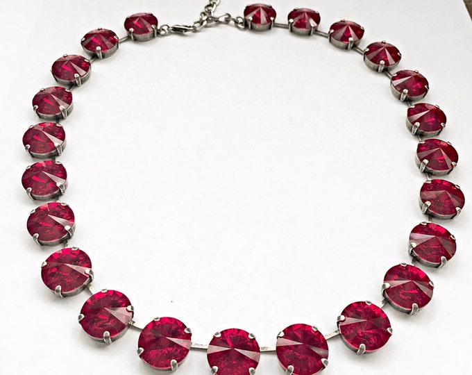 Turn up the heat this valentine's with this vibrant ruby red collar necklace.