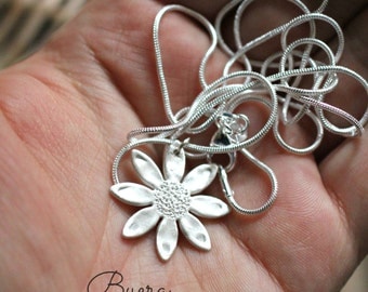 Silver Daisy Necklace (999 pure silver)