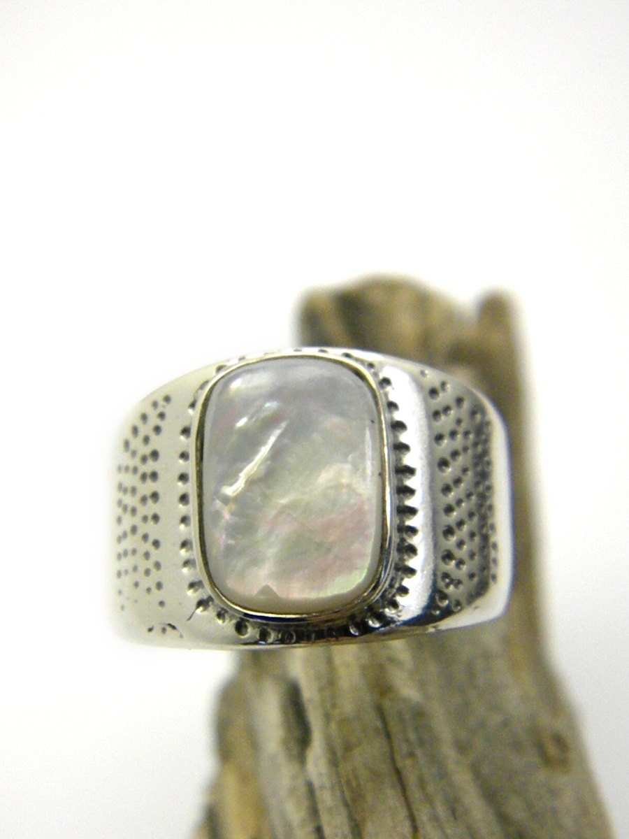 Βig sterling silver Mother of pearl men's ring stone