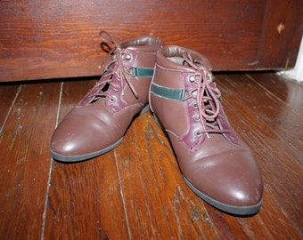 90s Brown Maroon and Green Leather Ankle Booties