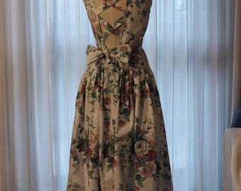Eccentric 90s spring dress