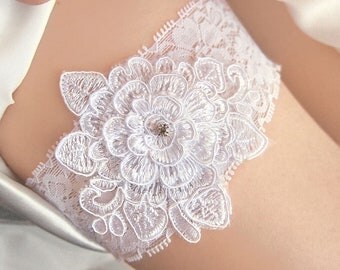 Wedding Garter Bridal Garter White Garter Lace wedding garter Keepsake garter White Wedding Garter Lace garter Flower garter Crystal garter