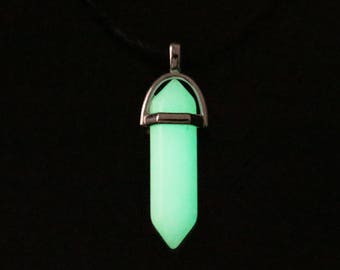 Green Glow Crystal Point, Kida Glow Crystal, Glow in the Dark Crystal Pendant, Atlantis Cosplay Neckalce Pendant, Glowing Crystal Pendants