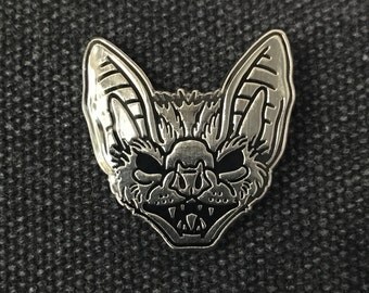 Metal / black enamel pin 'bat'