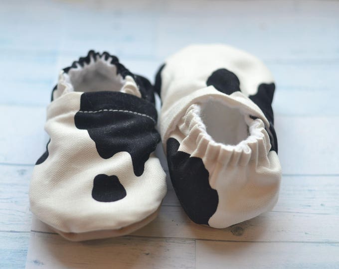 cow baby shoes newborn baby slippers monochrome baby booties funny boy slippers cowboy baby shower gift vegan crib shoes cow baby booties
