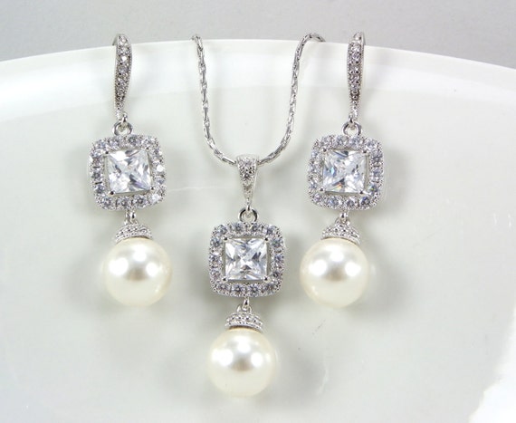 Pearl Bridal set Crystal Bride pearl Necklace and Earrings