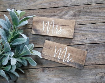 Mr and Mrs Wooden Wedding Chair Signs, Modern Calligraphy, Custom Signs, Wedding Decor, Mr & Mrs Wedding Signs, Sweet Table Decor Wedding