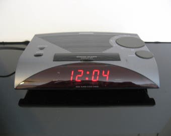 Vintage Magnavox Dual Alarm Clock Radio
