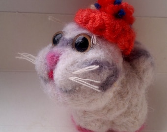 kitten in the beret. Wool 100%.handmade