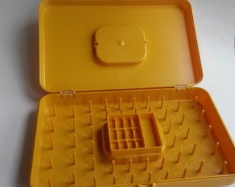 Wilson Wil-Hold Plastic Sewing Box Thread Bobbin Case