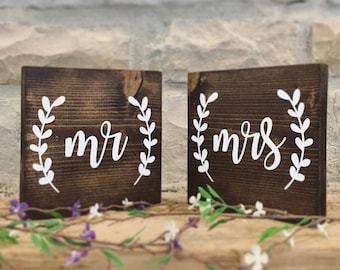 Set of 2 Mr and Mrs Table Sign, Mr and Mrs Sign, Rustic Wedding Sign, Mr and Mrs Wedding Table Sign