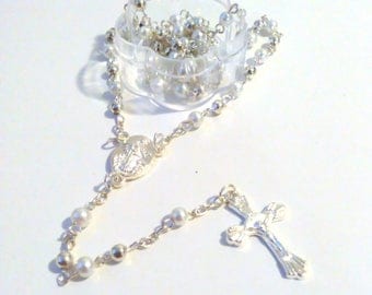 Favorece a 12 pc. blanco Rosario favores blanco Mini rosarios/blanco perla rosarios/primera comunión/bautismo bautizo / RECUERDOS/Bautizo