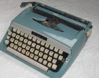webster typewriter . retro typewriter . turquoise typewriter . retro Webster typewriter . made in USA . turquoise typewriter