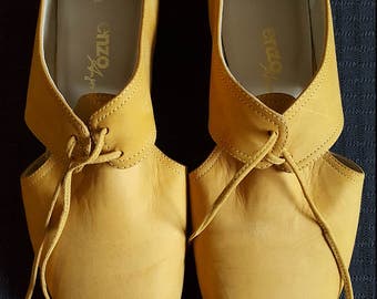 Vintage Mustard Enzo Angiolini Lace-up Brogue Flats