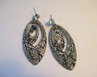 Vintage silver toned teardrop dangling with crystals peirced earrings used no markings