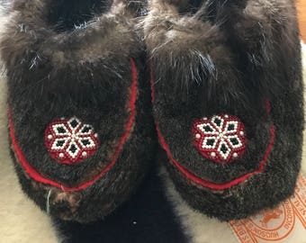 Mens 10.5 Fur Slippers. Leather Soles. Native American Bead Work Embellishment. Vintage