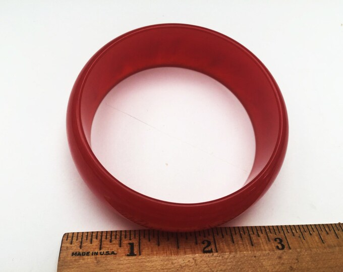 Red Lucite Bangle - White Marbled - Mid Century - Mod Modern - Vintage Plastic - bracelet