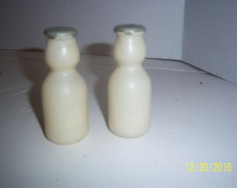 1950's Cream Top Dairy Milk Bottle Salt Pepper Glass Salt pepper shakers 3 1/8 Inches Tall Muth Buffalo NY