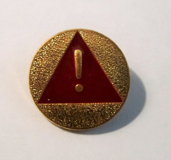 Brownie Girl Scout Safety Award Pin circa late 1990's2011