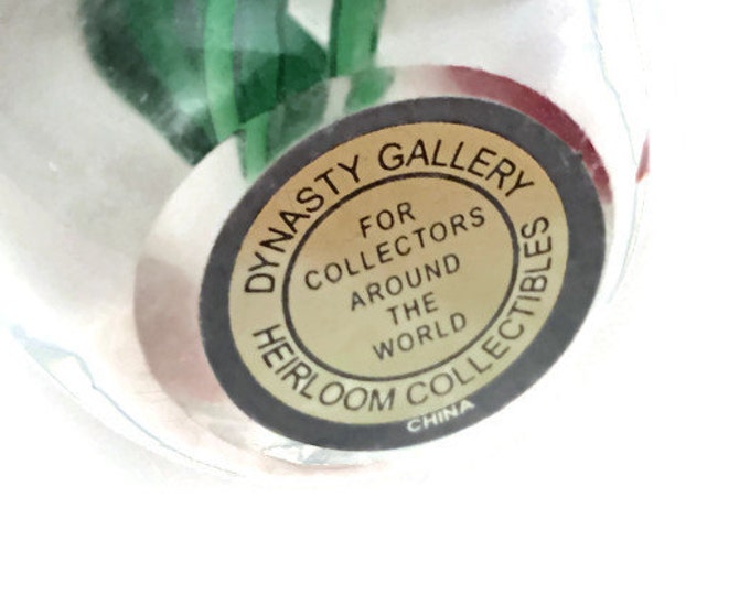 Dynasty Gallery ART GLASS Sculpture / Paperweight Heirloom Collectibles / Glass Paper Weight Office Decor / Blown Glass Art Egg