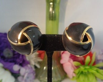 Vintage KENNETH J LANE Black and Goldtone Clip On Earrings Signed. Round Shape. Black with Gold.