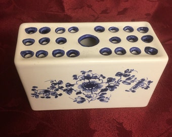 Early Metropolitan Museum of Art MMA-AMB Repro Delft Blue Flower Frog Vase - Portugal