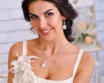 Bridal tiara headband Wedding hairpiece Glass beaded bridesmaid headpiece Rustic wedding halo White crystal tiara Bidesmaid gift for her