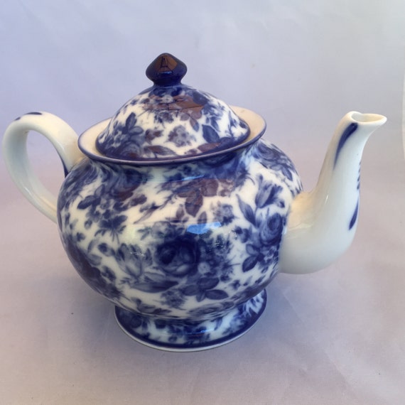 Vintage Harry and David Blue and White Teapot Serving Pieces