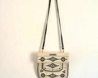Sac à Main Vintage Années 60 En Cuir Blanc Cassé - Intérieur Tissu Moiré, Bon état à Nettoyer