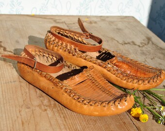 Leather mocassins, folk mocassins, ethnic leather shoes, folk shoes, leather slippers, vintage leather sandals, tooled leather shoes
