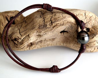 Tahitian pearls, man bracelet, hand rolled leather, adaptable leather