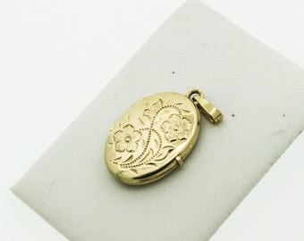 A 9ct Oval Gold Locket SKU999