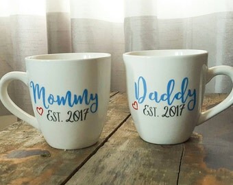 Mommy to be mug - daddy to be mug - baby shower gift - coffee mug - mom to be - dad to be - expecting parents - pregnancy - announcement