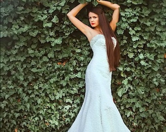 Long Lace Wedding dress, Fitted style Wedding Gown with sweetheart neckline