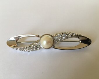 Wonderful Stylish Vintage Large Monet Rhinestones, Faux Pearl Silvertone Metal Brooch/Pin