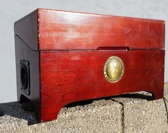 This Great Vintage national geographic chest blue tooth speaker