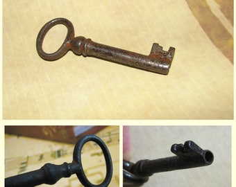 1 piccola CHIAVE ANTICA in ferro-Italy 53 Old little Ancient old Key-small key-17th /18th Ce-Secolo-Ancienne Clef-Antike Schlüssel