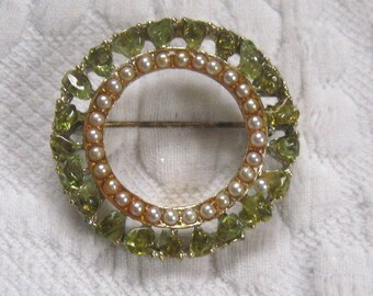 peridot brooch . mid century brooch . circle brooch