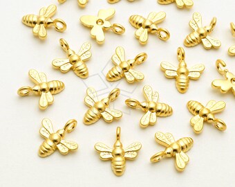 GC084 16 Bee Charms Antique Gold Tone Two Sided